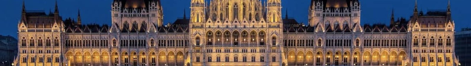 ## Alternative à la balise :
Location de jet privé : Dôme éclairé à Budapest, crépuscule.