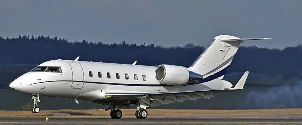 **Location jet privé, Challenger 605 sur piste**