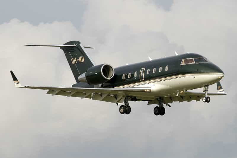 Location de jet privé: avion avec train d'atterrissage abaissé.