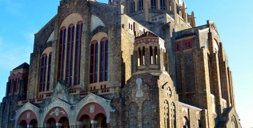 ``` démarque
location de jet privé - Église près de Cholet Le Pontreau
```