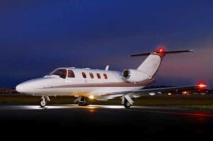 Avion d'affaires : Cessna Citation CJ en nuit 