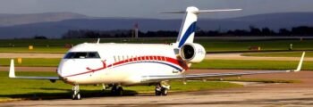 Location de jet privé : CRJ 200 sur le tarmac.