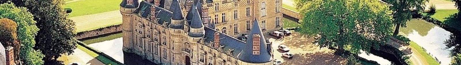 Château D'Esclimont, jardin verdoyant (Survol Paris).