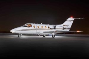  Jet privé Hawker 400 XP la nuit 