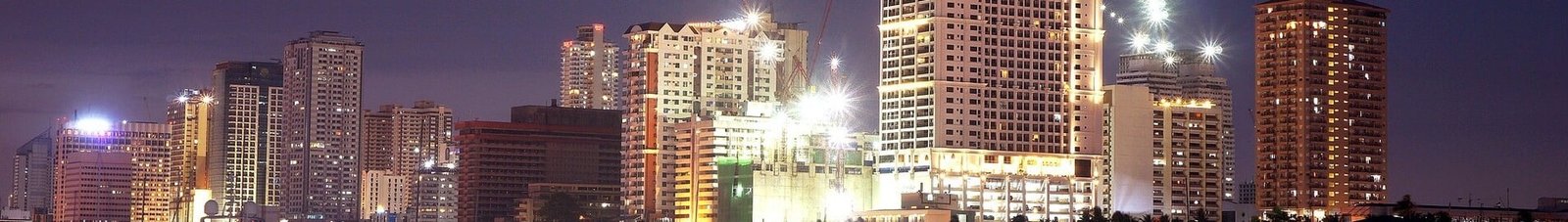 Manille : location de jet privé, skyline illuminée au crépuscule