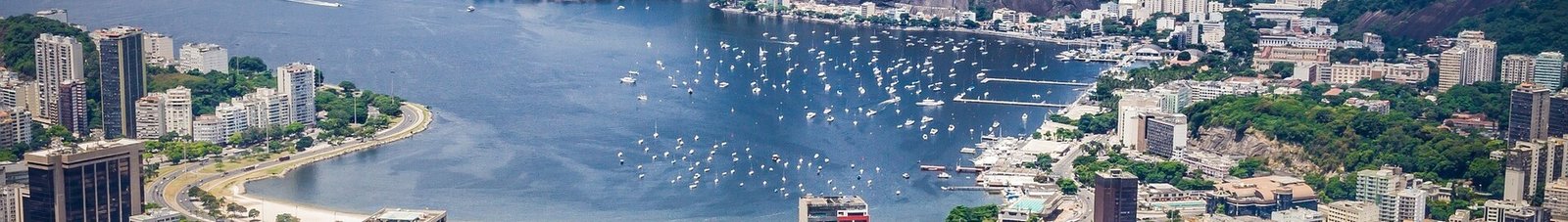 Vue aérienne Rio de Janeiro, baie, montagne.
