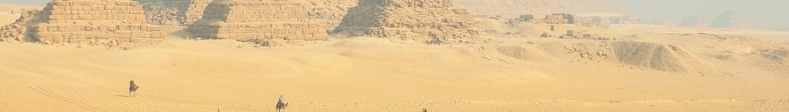 Great Pyramids Ride, skyline du Caire, temps clair.