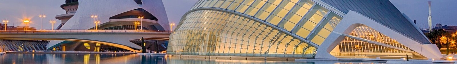 Valence : location de jet privé - bâtiments modernes au crépuscule