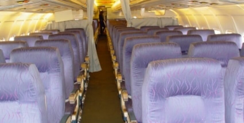 **Texte alternatif :** Location jet privé - cabine MD 82 vide