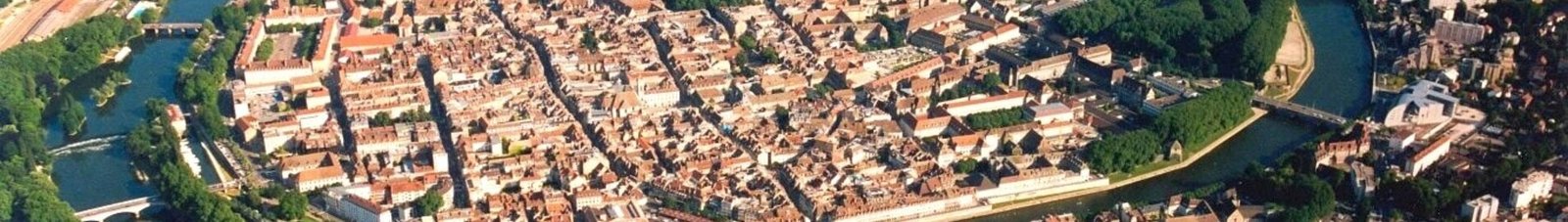 Besançon, vue aérienne, boucle Doubs historique.