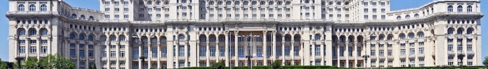**Requête cible Yoast SEO:** Le Palais du Parlement à Bucarest

Le Palais du Parlement, vu de face.