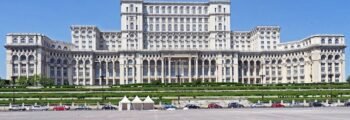 **Requête cible Yoast SEO:** Le Palais du Parlement à Bucarest

Le Palais du Parlement, vu de face.