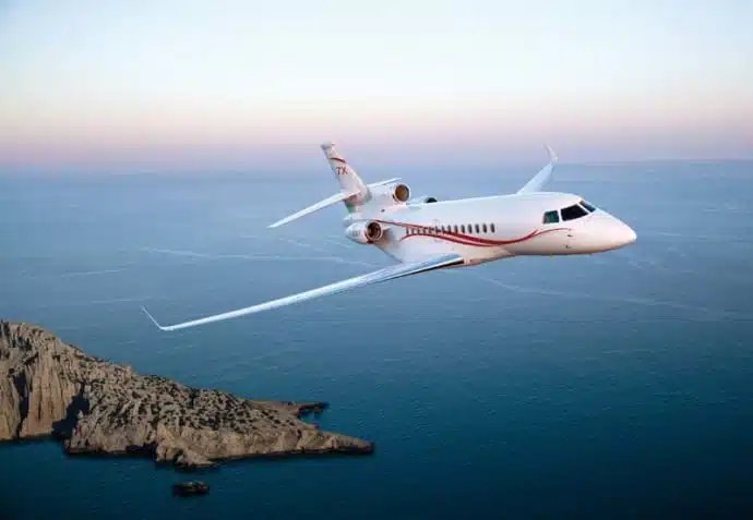 Location de jet privé : Falcon 7X au coucher de soleil.