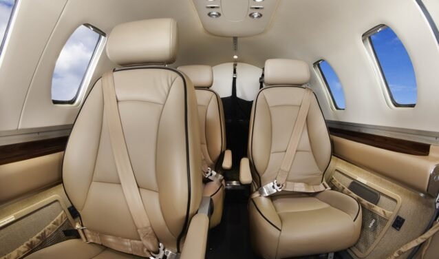 Eclipse 500, siège intérieur en cuir beige