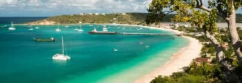 location de jet privé vers Anguilla, plage turquoise.