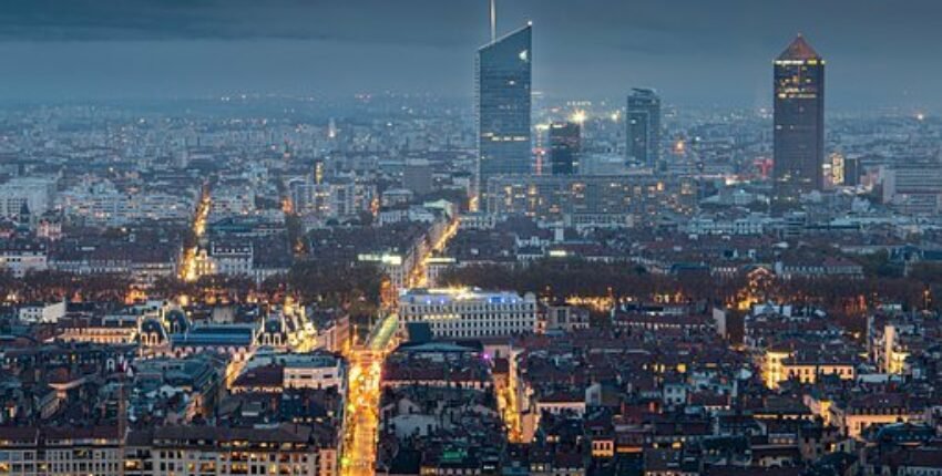 Lyon vue aérienne nuit