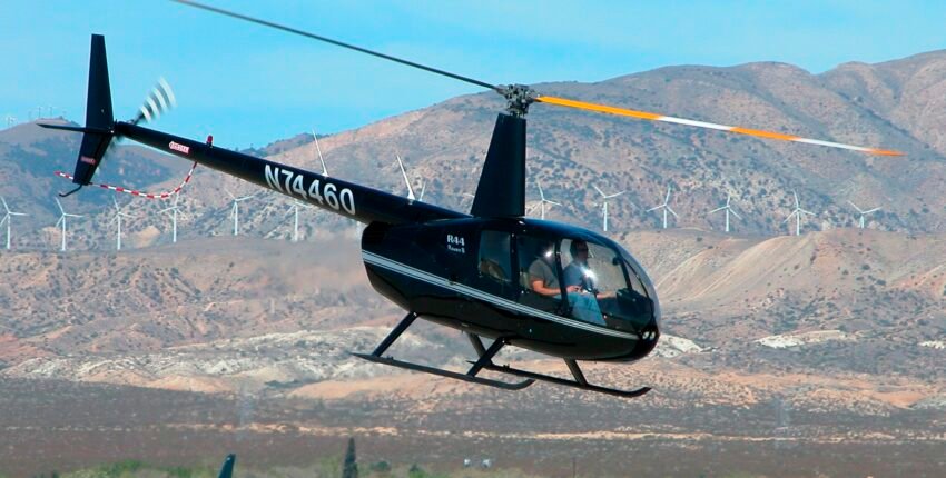Robinson R44 en vol