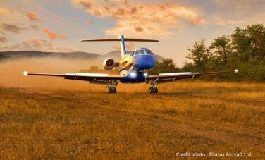 location de jet privé : Pilatus PC-24 au coucher du soleil