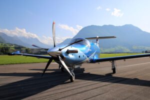 Nouvel aviond 'affaires Pilatus PC12 NGX au parking