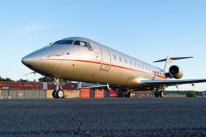 Jet privé posé - couché de soleil