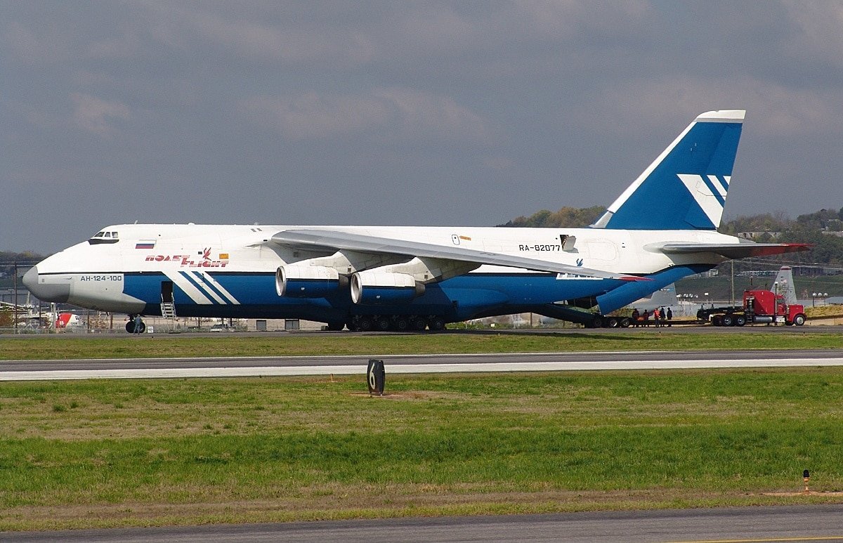 Hire cargo plane Antonov 124