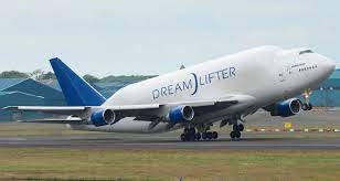 Boeing 747-400 Dreamlifter décollage