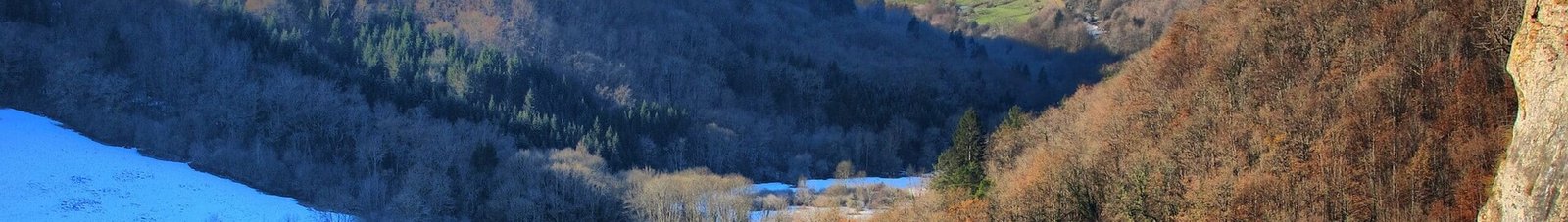 Payerne : vue vallée pittoresque sous ciel bleu.