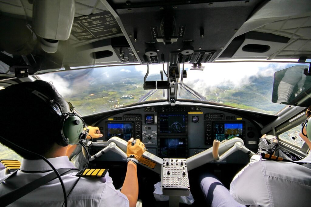 location jet privé, vue cockpit avec pilotes en uniforme.
