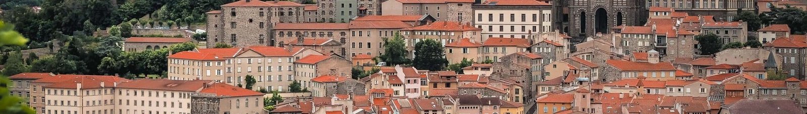 Le Puy-en-Velay vue panoramique, statue et cathédrale.