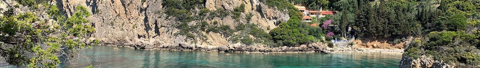 Destination de rêve Mykonos : vue côtière pittoresque.