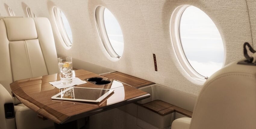 **emplacement de jet privé - Gulfstream G280, tablette et smartphone**