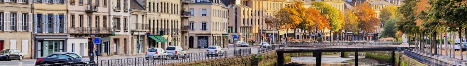 Vue pittoresque de Quimper avec cathédrale.