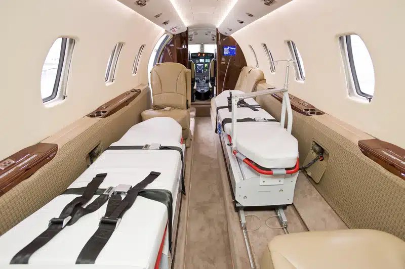Location de jet privé : intérieur avion médical.