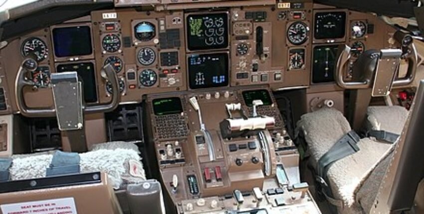 Boeing 767 cockpit