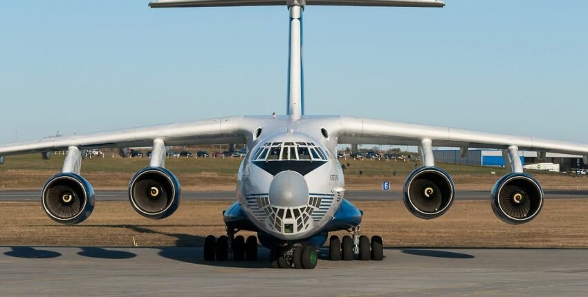 Ilyushin IL-76 TD exterieur
