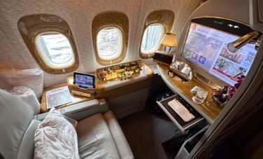 En 2025, les UHNWIs préfèrent le private jet à la première classe